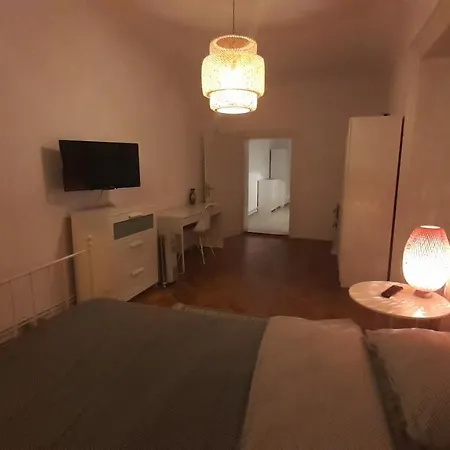Siren In Center Apartment